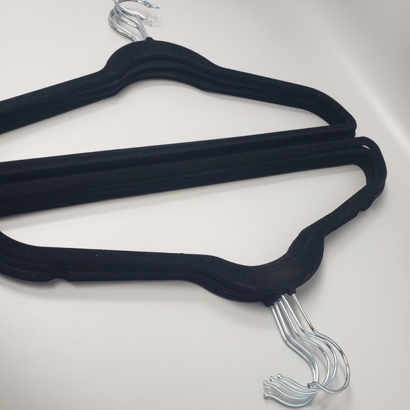 10 Velvet Hangers - Picture 3 of 8